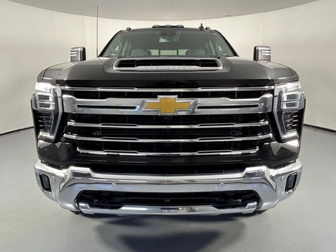 Used 2024 Chevrolet Silverado 2500 LTZ w/ LTZ Convenience Package AWD/4WD image 2