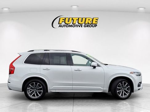 Used 2017 Volvo XC90 T6 Momentum w/ Vision Package image 4