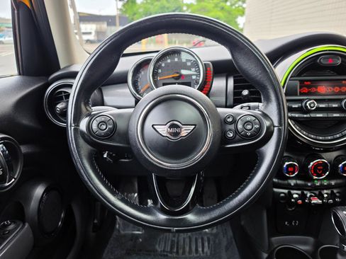Used 2016 MINI Cooper 4-Door Hardtop FWD image 18