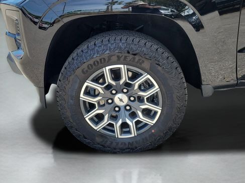 Used 2024 Chevrolet Colorado Z71 AWD/4WD image 29