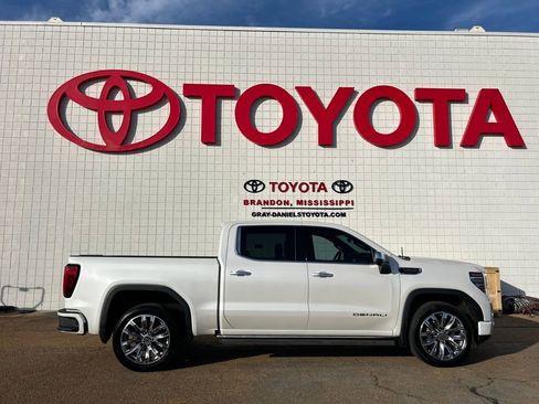 Used 2024 GMC Sierra 1500 Denali w/ Denali Reserve Package image 4