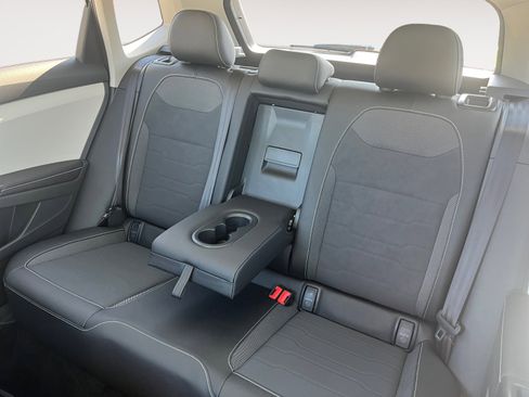 Certified 2025 Volkswagen Taos SE w/ Panoramic Sunroof Package image 14