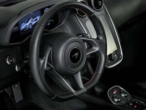 Used 2020 McLaren 570S Spider image 25