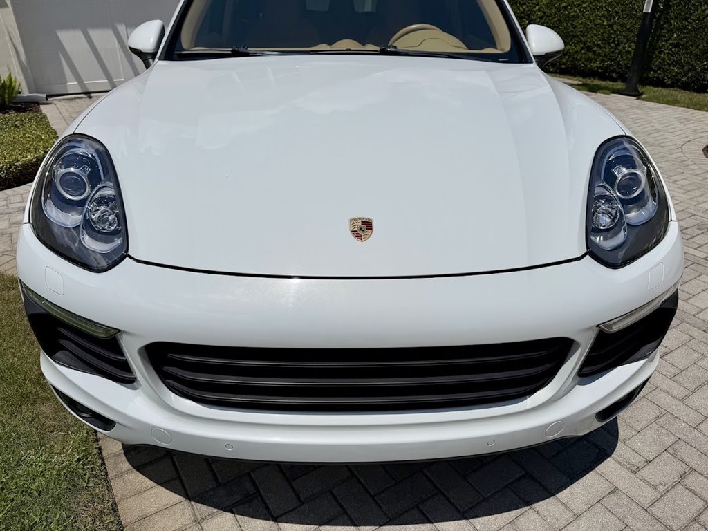 Used 2017 Porsche Cayenne AWD/4WD image 2