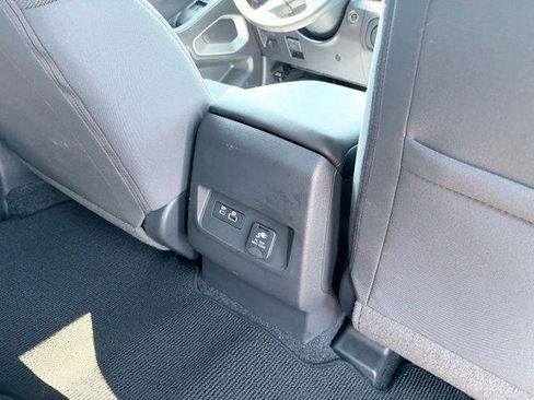 Used 2025 Nissan Frontier SV w/ SV Convenience Package RWD image 18