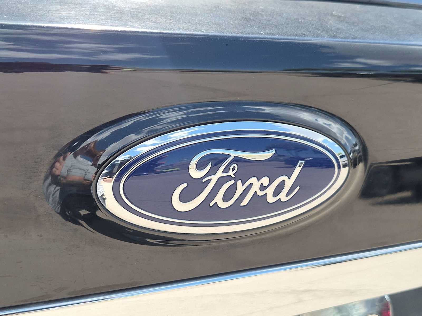 Used 2019 Ford Edge Titanium FWD image 11