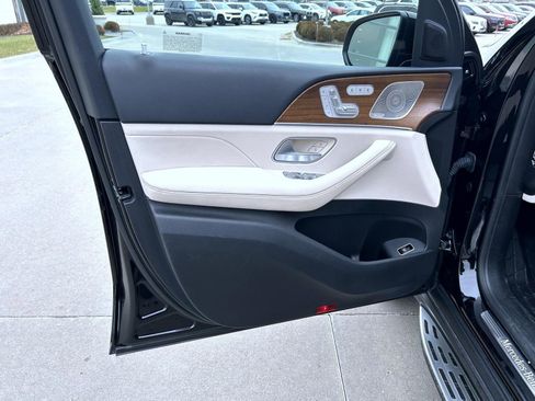Used 2022 Mercedes-Benz GLS 580 4MATIC image 9