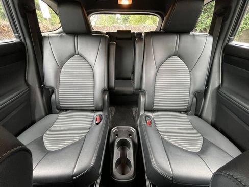 Used 2025 Toyota Highlander XSE AWD/4WD image 36
