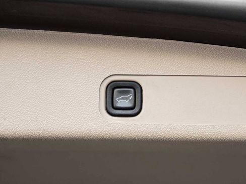 Used 2011 GMC Yukon SLT w/ SLT Chrome Package image 40