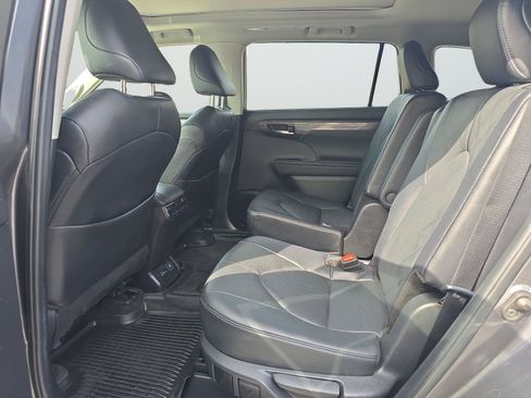 Used 2024 Toyota Highlander Platinum AWD/4WD image 19