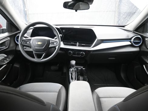 Used 2024 Chevrolet Trax LT FWD image 19