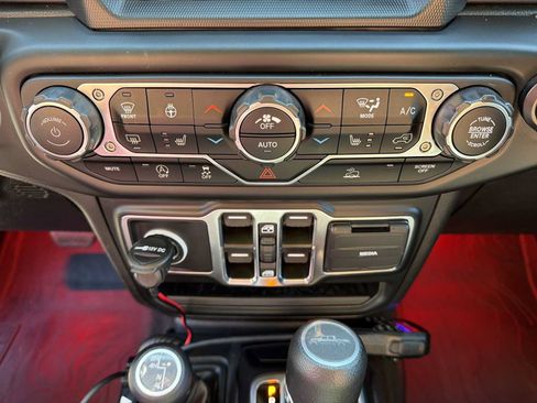 Used 2023 Jeep Gladiator Sport AWD/4WD image 18