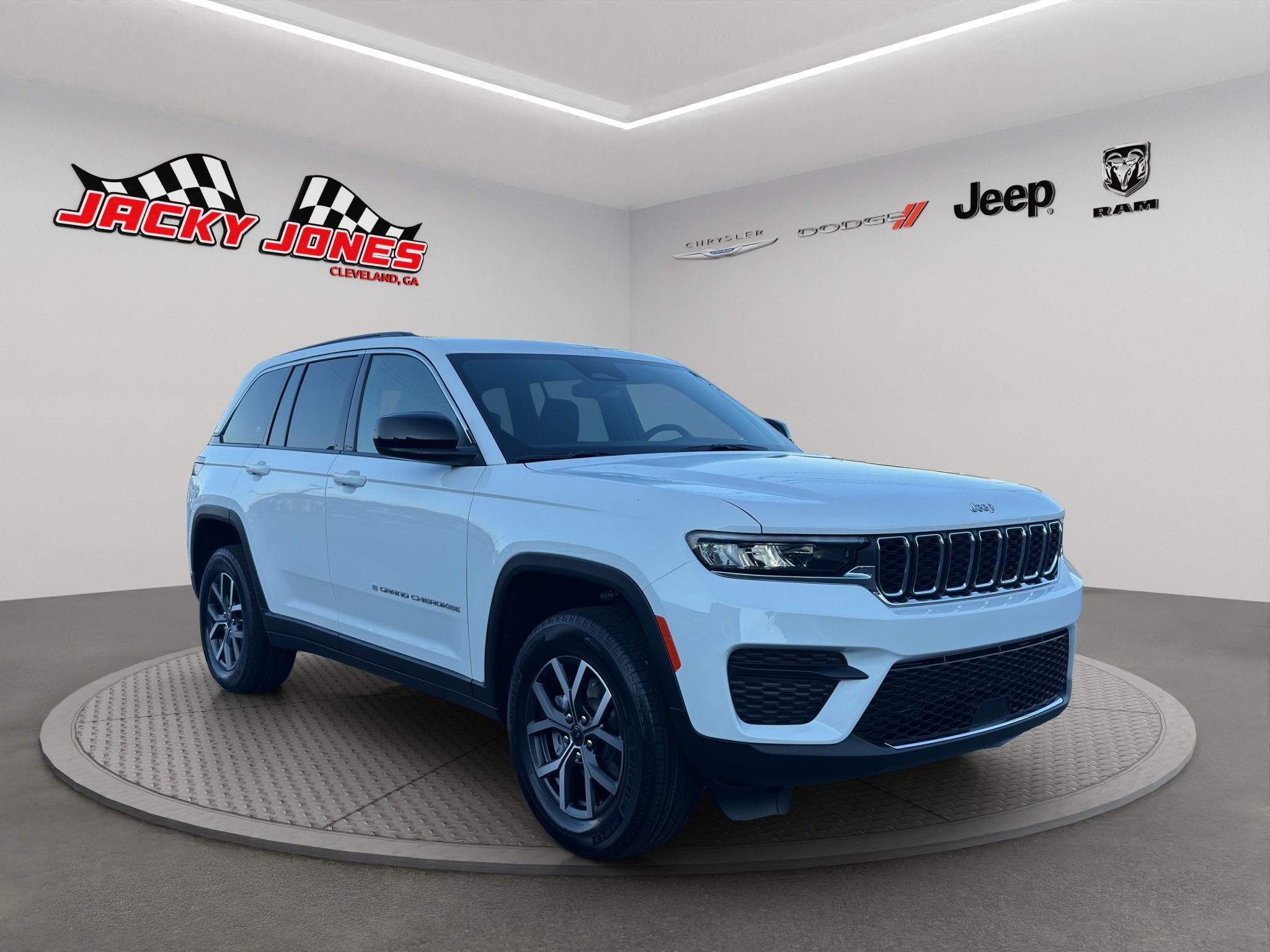 New 2027 Jeep Grand Cherokee Laredo RWD image 12