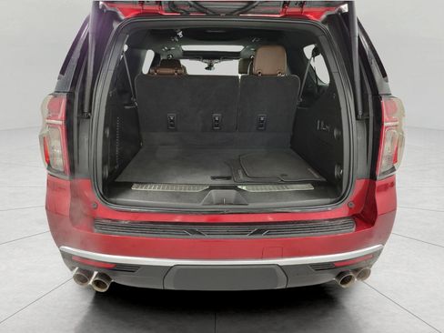 Used 2022 Chevrolet Suburban High Country image 15