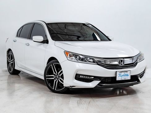 Used 2017 Honda Accord Sport image 6