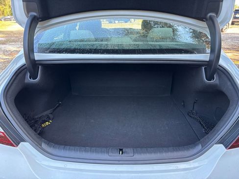 Used 2025 Genesis G70 2.5T image 32