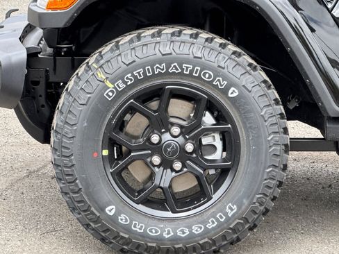 New 2025 Jeep Gladiator Willys image 23