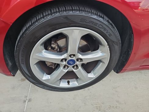 Used 2016 Ford Fusion SE FWD image 2