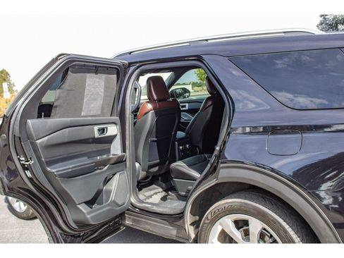 Used 2020 Ford Explorer Platinum w/ Premium Technology Package AWD/4WD image 15
