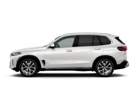 New 2026 BMW X5 xDrive50e image 4