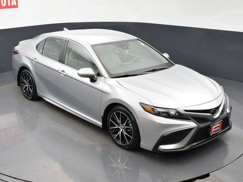 Used 2023 Toyota Camry SE image 21