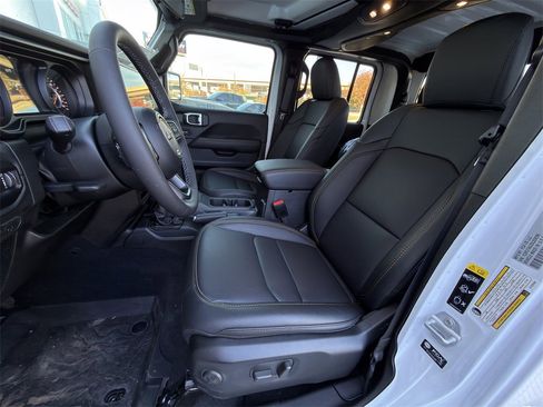 New 2025 Jeep Gladiator Sport image 19