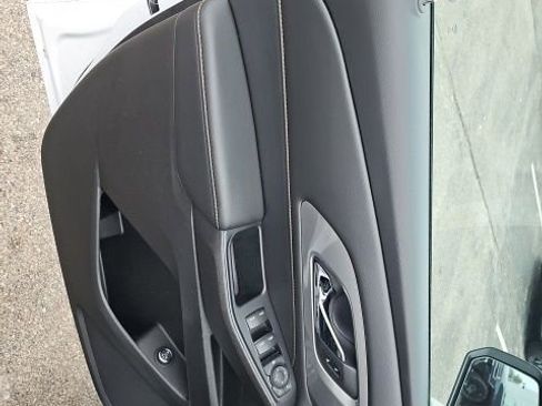 Used 2021 Chevrolet Traverse LT image 32