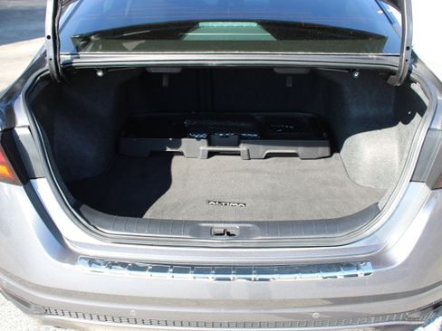 Certified 2022 Nissan Altima 2.5 SV w/ SV Premium Package image 5