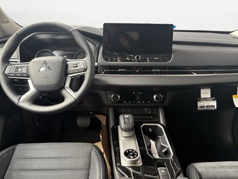 New 2026 Mitsubishi Outlander SE image 11