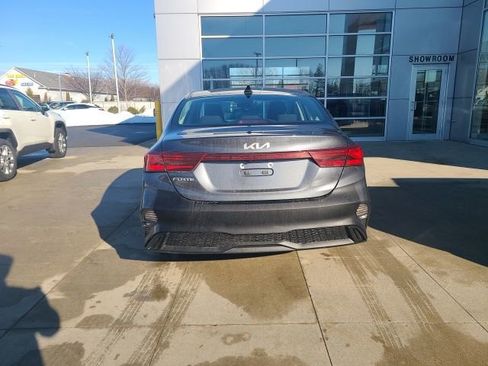 Used 2023 Kia Forte LXS image 6