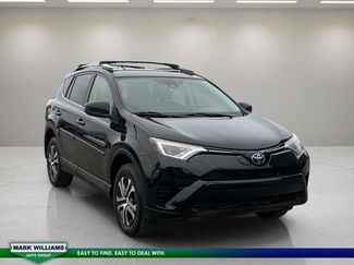 Used 2018 Toyota RAV4 LE video 1