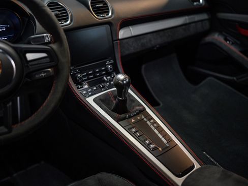 Used 2020 Porsche 718 Cayman GT4 image 22