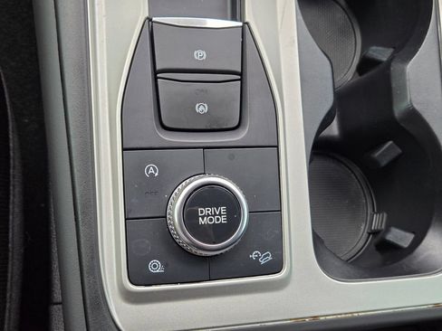 Used 2023 Ford Explorer XLT AWD/4WD image 29