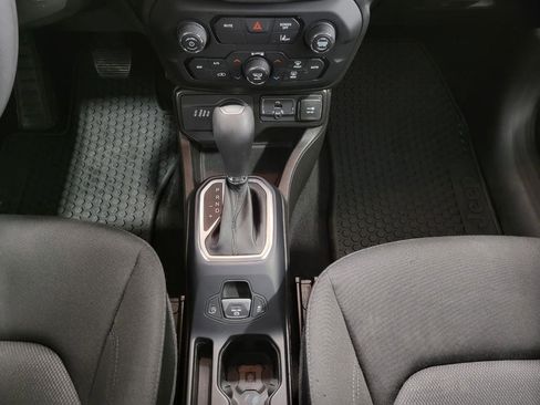 Used 2023 Jeep Renegade Latitude AWD/4WD image 46