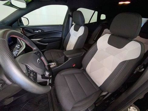 Used 2024 Chevrolet Trax RS w/ Driver Confidence Package FWD image 17