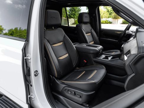 Used 2023 GMC Yukon AT4 w/ AT4 Premium Package AWD/4WD image 39