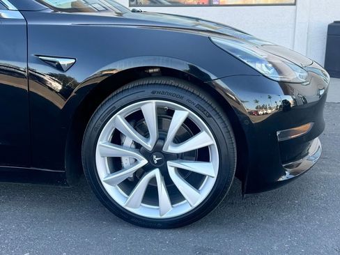 Used 2019 Tesla Model 3 Standard Range Plus image 2