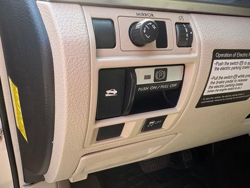 Used 2010 Subaru Outback 2.5i Premium AWD/4WD image 13
