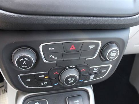 Certified 2020 Jeep Compass Latitude w/ Safety & Security Group FWD image 27