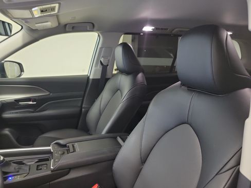 Used 2026 Toyota Grand Highlander FWD image 23