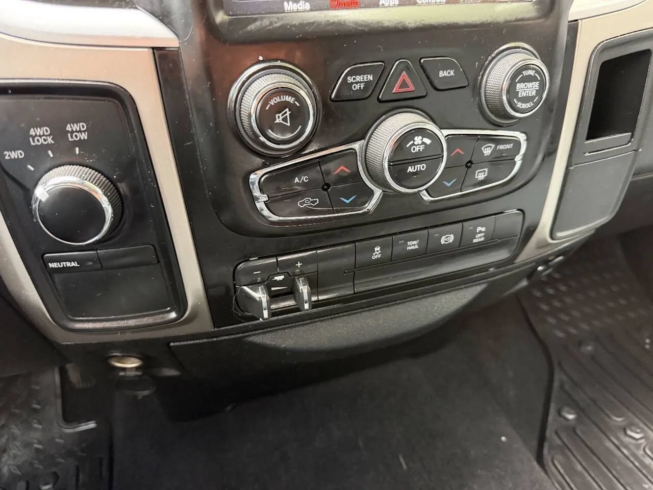 Used 2018 RAM 2500 SLT AWD/4WD image 36