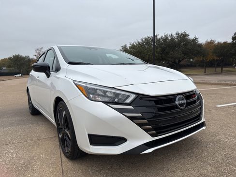 Used 2025 Nissan Versa SR image 1
