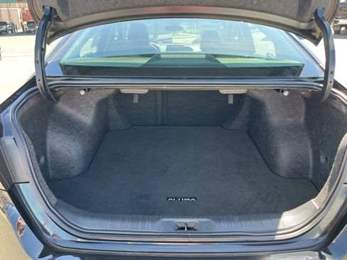 Used 2025 Nissan Altima 2.5 SV FWD image 28