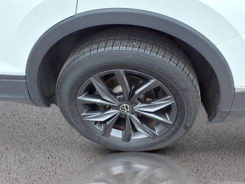 Used 2023 Volkswagen Tiguan SE w/ Panoramic Sunroof Package AWD/4WD image 26