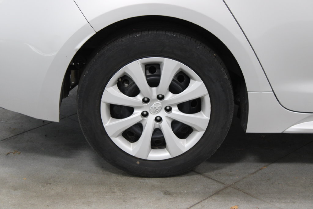 Used 2024 Toyota Corolla LE FWD image 12