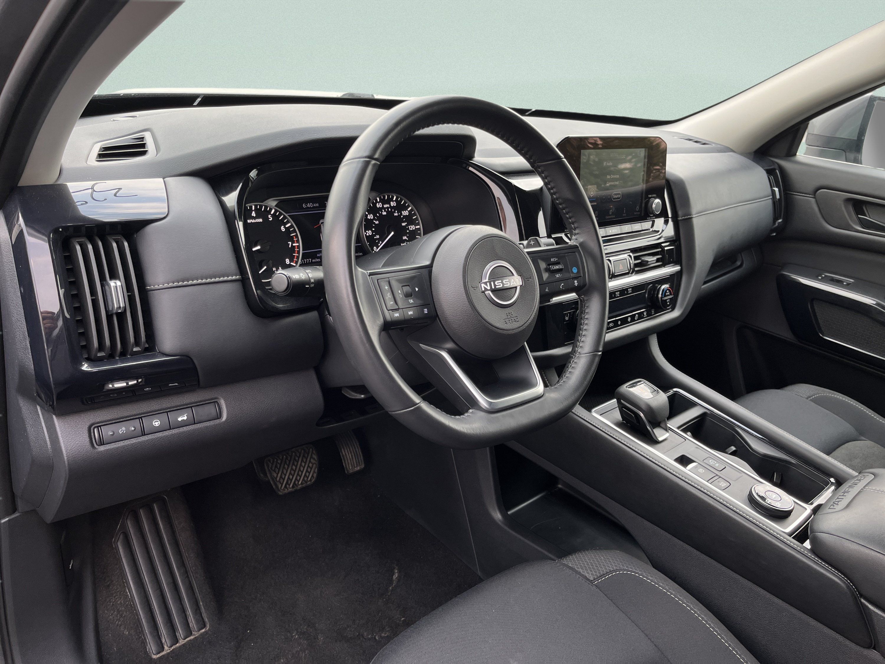 Used 2025 Nissan Pathfinder SV AWD/4WD image 17