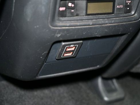 Used 2018 Nissan Pathfinder SV image 52