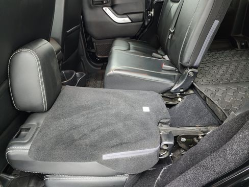 Used 2014 Jeep Wrangler Unlimited Rubicon AWD/4WD image 37