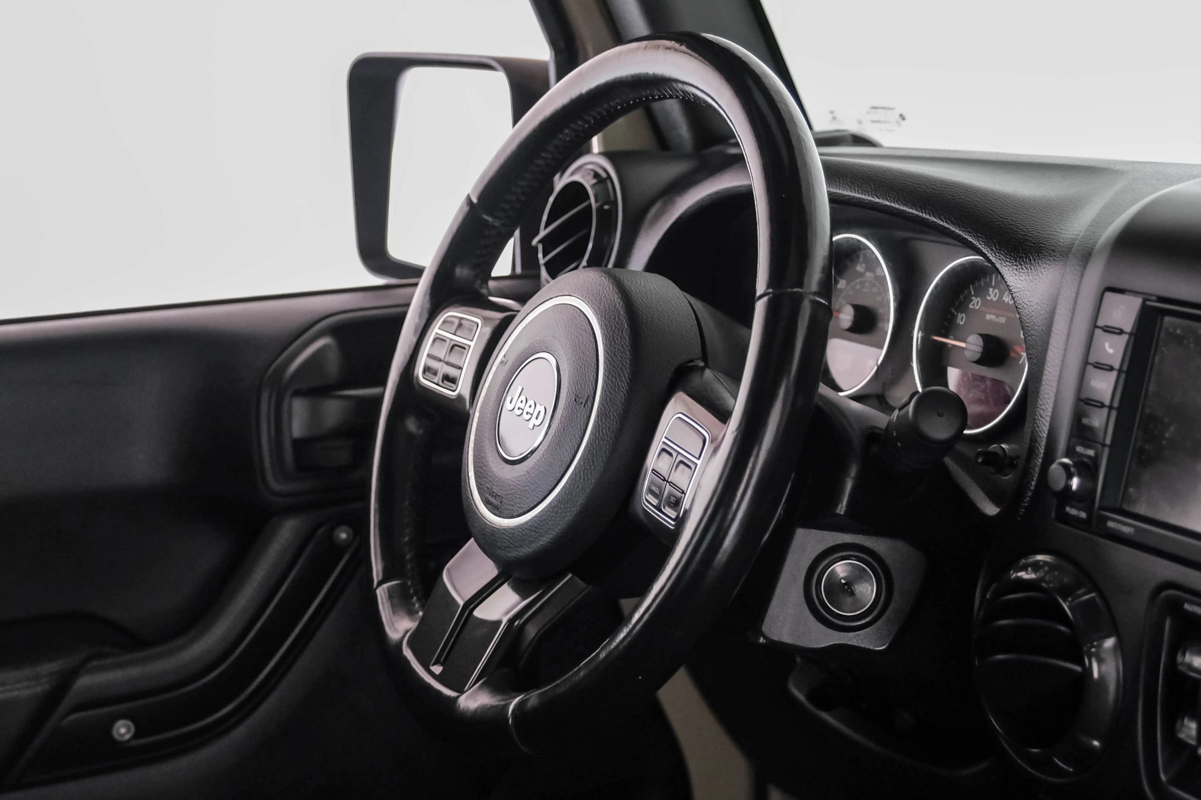 Used 2017 Jeep Wrangler Unlimited Rubicon AWD/4WD image 12