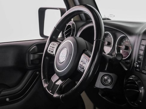Used 2017 Jeep Wrangler Unlimited Rubicon AWD/4WD image 12